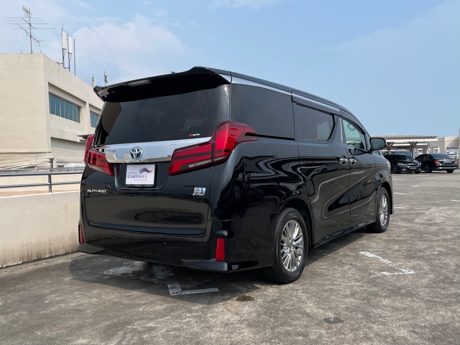 Toyota Alphard Hybrid 2.5 SR C Package photo 2